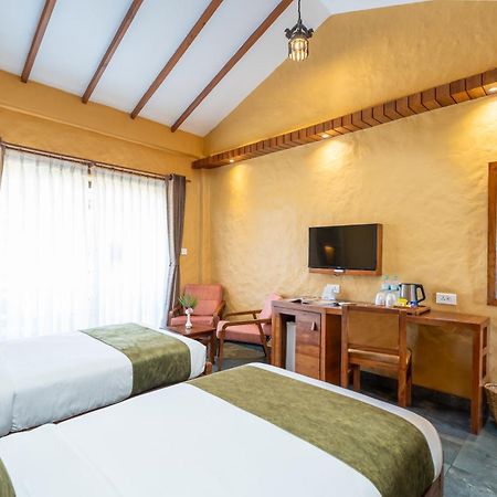 Bar Peepal Resort Pokhara Kültér fotó Deluxe Room