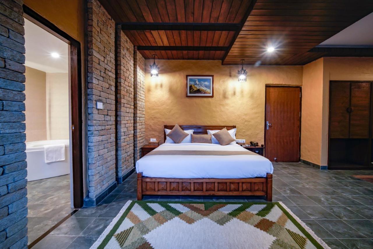 Bar Peepal Resort Pokhara Kültér fotó Deluxe Suite