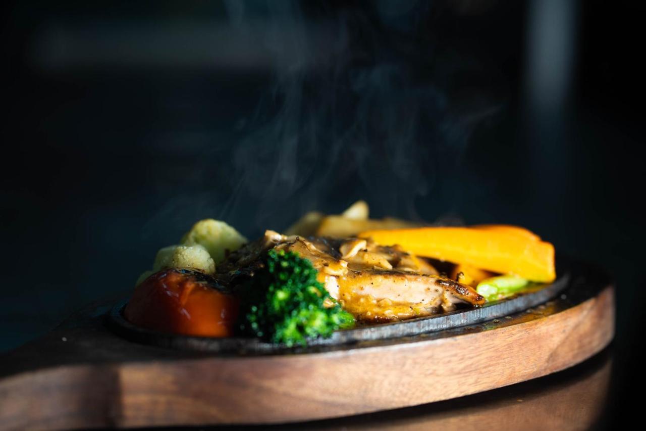 Bar Peepal Resort Pokhara Kültér fotó A sizzler