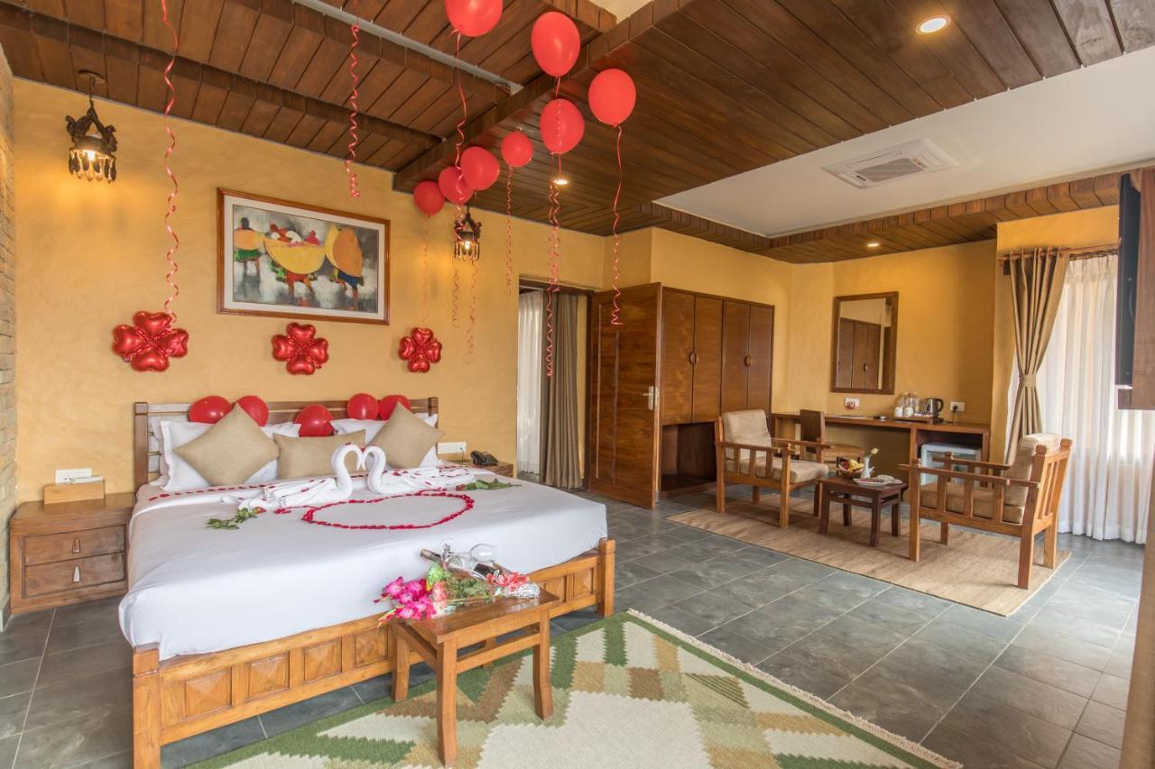 Bar Peepal Resort Pokhara Kültér fotó A room at the resort