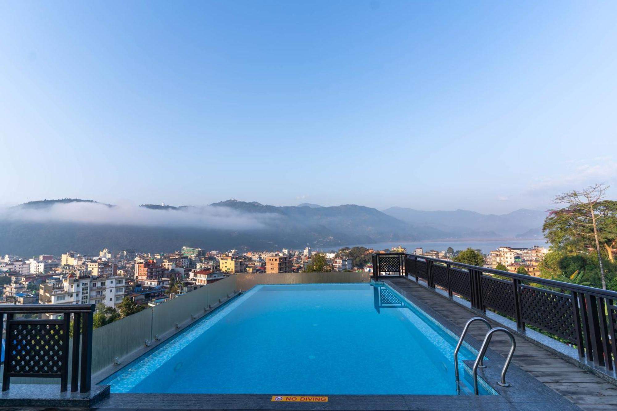 Bar Peepal Resort Pokhara Kültér fotó View of the city from the hotel