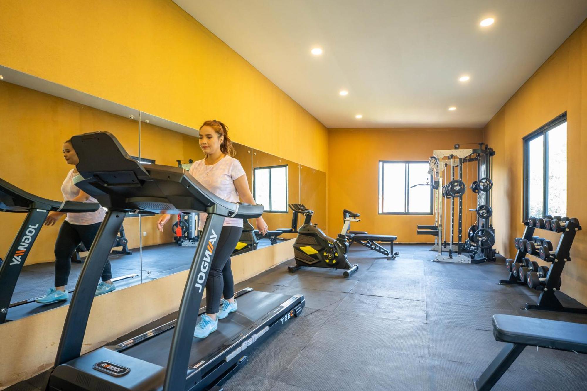 Bar Peepal Resort Pokhara Kültér fotó The gym at the University of Rwanda