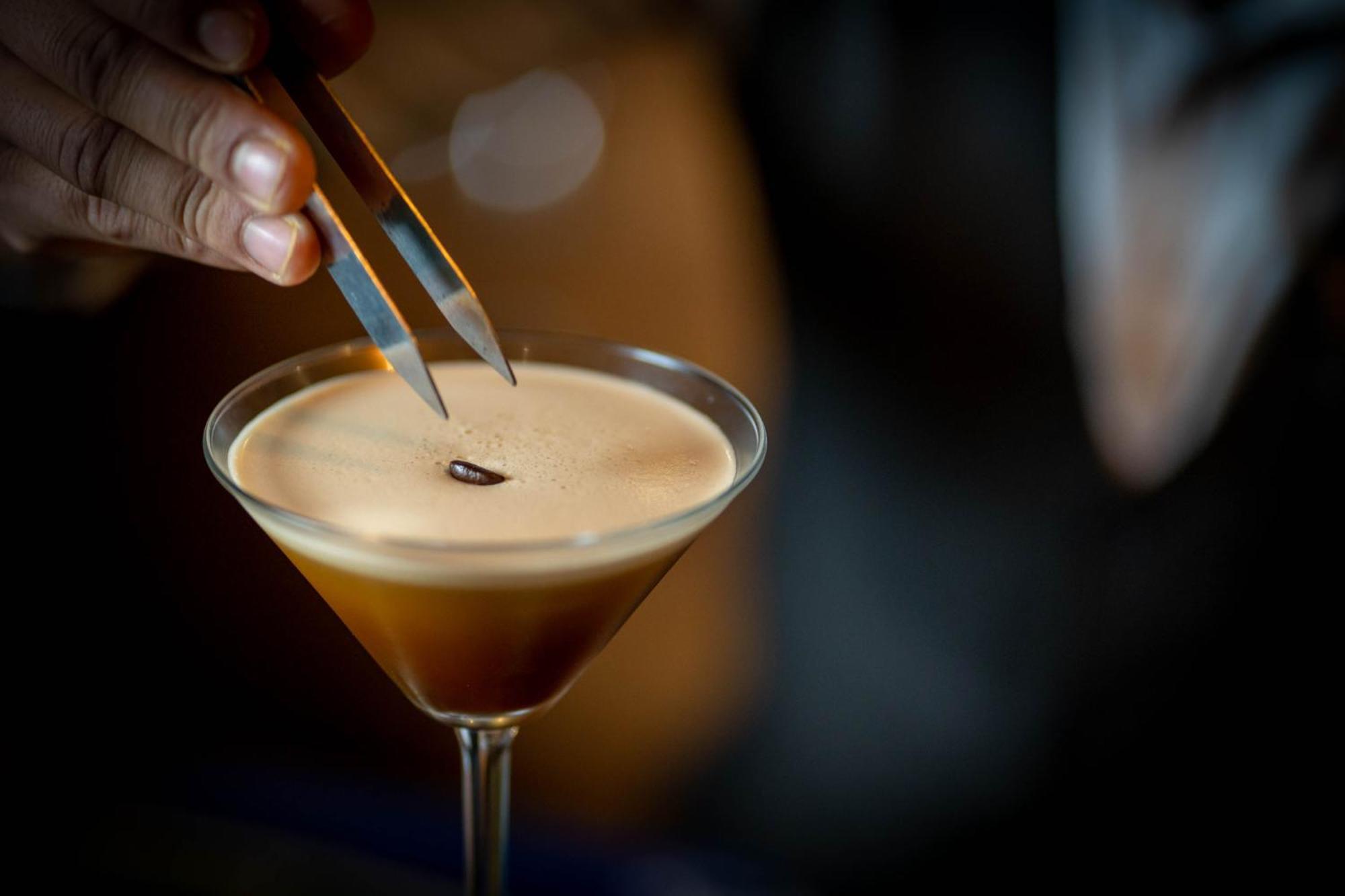 Bar Peepal Resort Pokhara Kültér fotó A chocolate martini
