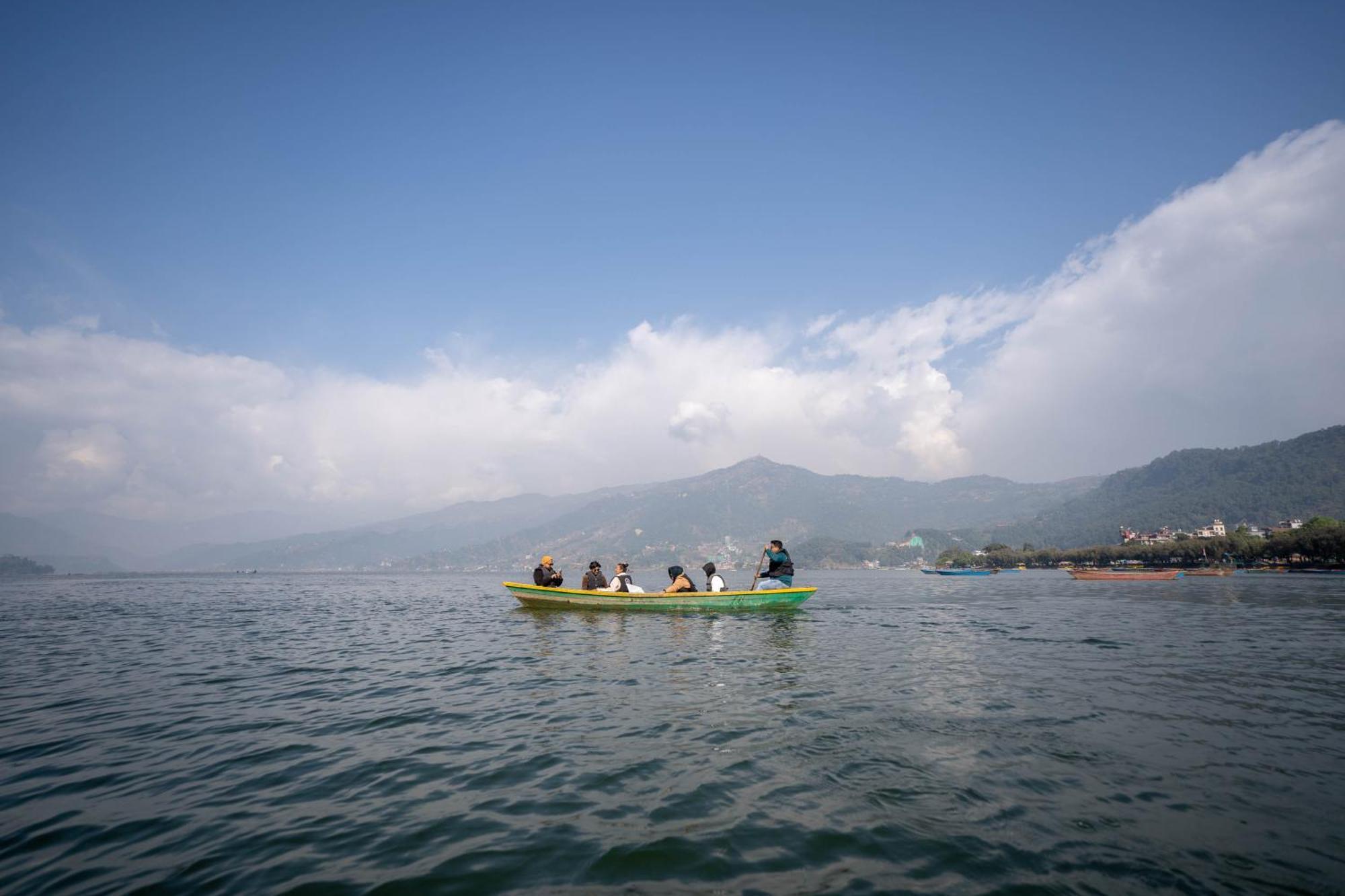 Bar Peepal Resort Pokhara Kültér fotó Begnas Lake